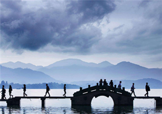 4月份去杭州穿什么？四月份去杭州穿什么衣服？