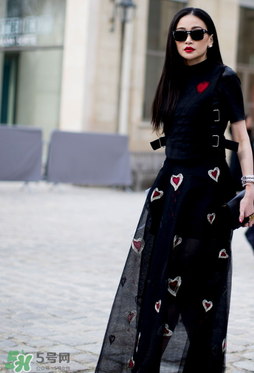 紗裙搭配什么上衣？紗裙配什么上衣好看？