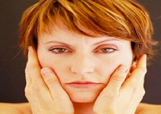 臉色發(fā)黃是什么原因？臉色發(fā)黃吃什么調(diào)理更好？