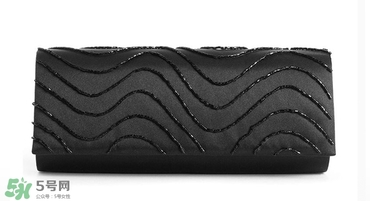 穿裙子配什么包好看 穿裙子怎么搭配包包