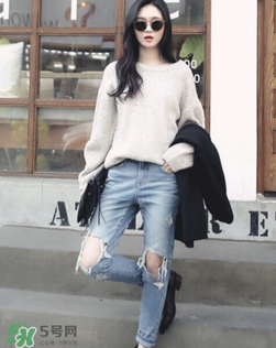 破洞牛仔褲搭配什么上衣？破洞牛仔褲配什么上衣好看？