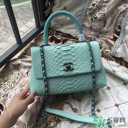 香奈兒蟒蛇皮包包怎么保養(yǎng)？chanel蟒蛇皮包包怎么清洗？