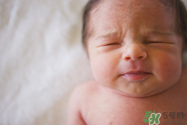 新生兒黃疸正常值是多少 新生兒黃疸正常值范圍 新生兒黃疸正常值是多少 新生兒黃疸正常值范圍