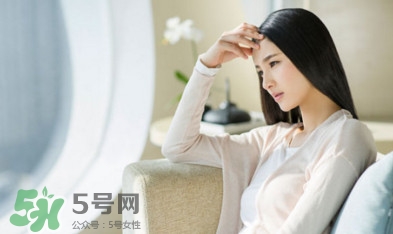 經期頭痛惡心是怎么回事？經期頭痛的治療方法