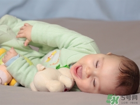 夏季新生兒如何護理 新生兒夏季護理