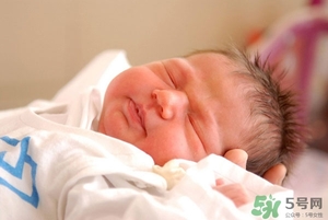 新生兒黃疸正常值是多少 新生兒黃疸正常值范圍 新生兒黃疸正常值是多少 新生兒黃疸正常值范圍