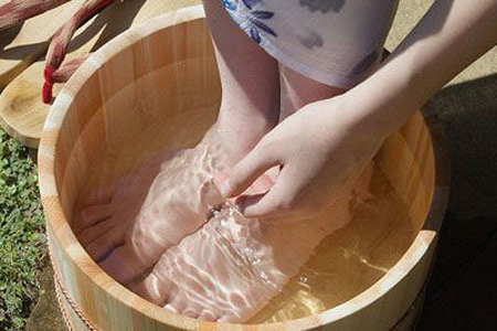 艾草泡草有什么好處？用艾草泡腳的好處有哪些？