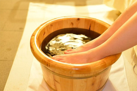 艾草泡草有什么好處？用艾草泡腳的好處有哪些？