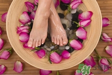 艾草泡腳治月經(jīng)不調(diào)嗎？?月經(jīng)不調(diào)能用艾草泡腳嗎？