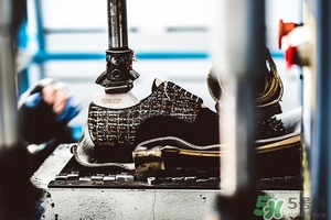 cl鞋子一般多少錢？Christian Louboutin鞋子專柜價(jià)格