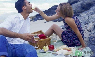 異地戀怎么解決生理需要？異地戀怎么哄女朋友開心？