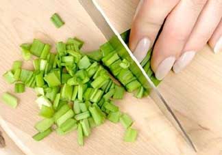 薺菜和蔥能一起吃嗎？薺菜餃子可以放蔥嗎？