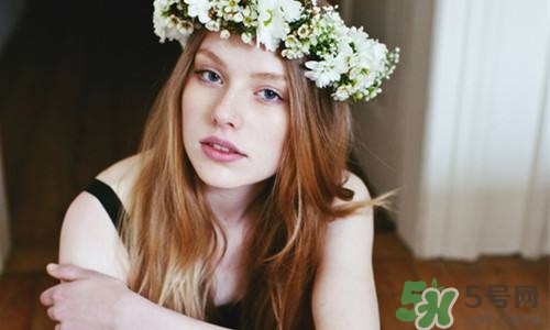 女人熬夜吃什么好？女人熬夜的危害有多大