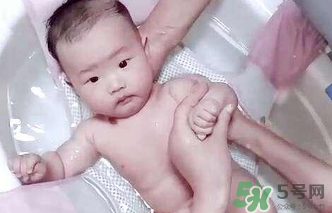 得了手足口病可以洗澡嗎?感染手足口病能洗澡嗎? 得了手足口病可以洗澡嗎?感染手足口病能洗澡嗎?