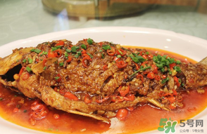 薺菜和鯽魚能一起吃嗎？薺菜和鯽魚一起吃會(huì)流產(chǎn)嗎？