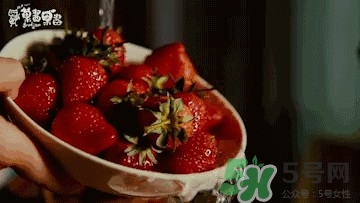 草莓吃完喝啤酒會(huì)中毒嗎？吃草莓后喝啤酒會(huì)不會(huì)中毒