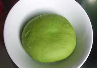 菠菜汁和面菠菜還焯嗎？菠菜汁和面需要焯水嗎？