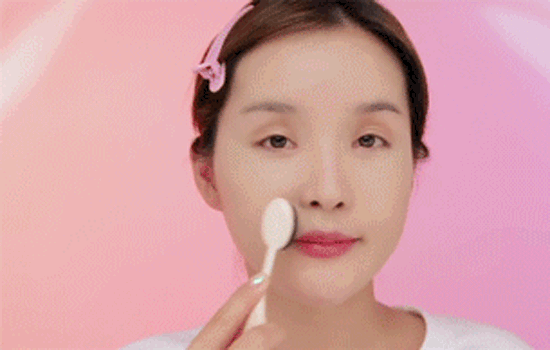牙刷粉底刷怎么用？牙刷粉底刷使用方法