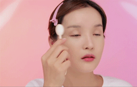 牙刷粉底刷怎么用？牙刷粉底刷使用方法