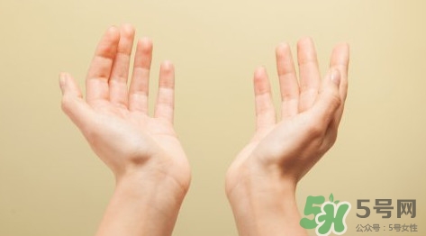 早起手心發(fā)熱怎么回事？早起手心為什么發(fā)熱？