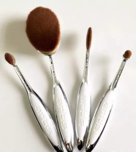 牙刷粉底刷怎么用？牙刷粉底刷使用方法