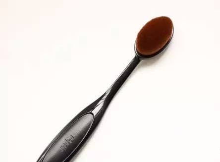 牙刷粉底刷怎么用？牙刷粉底刷使用方法