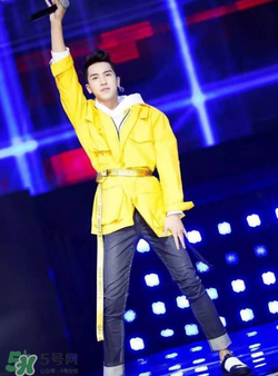 off white黃腰帶怎么系？off white腰帶怎么綁？