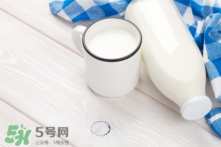 過敏性鼻炎可以喝牛奶嗎？鼻炎患者可以喝牛奶嗎？