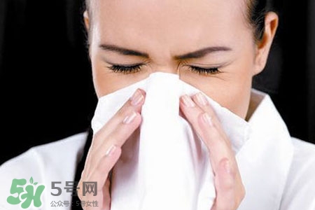 過敏性鼻炎能抽煙嗎？抽煙會使過敏性鼻炎加重嗎？