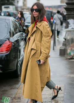 卡其色風(fēng)衣怎么搭配？卡其色風(fēng)衣怎么搭配好看？