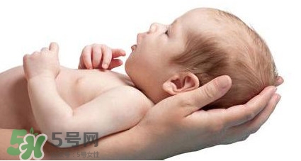 新生兒打嗝怎么辦？新生兒打嗝要怎么做