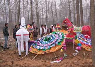 為什么新墳三年不能動(dòng)土？新墳三年填土對(duì)誰(shuí)不好？