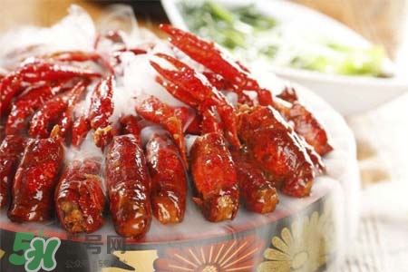 吃小龍蝦可以喝可樂嗎？小龍蝦和可樂能一起吃嗎？