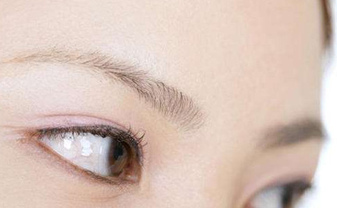 眼睛抽搐是什么引起的？眼睛抽搐怎么回事