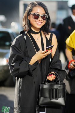 boyy皮帶包正品多少錢？boyy方扣包專柜價(jià)格