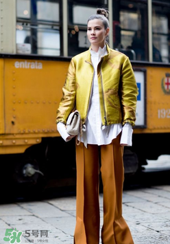 黃色外套搭配什么顏色好看？黃色外套怎么搭配好看？