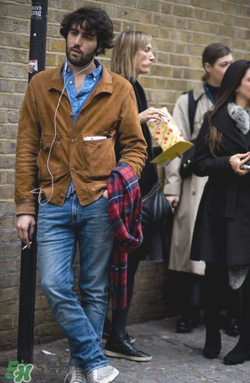 咖啡色外套配什么褲子？咖啡色衣服搭配什么褲子好看？