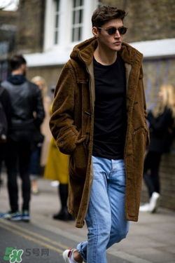 咖啡色外套配什么褲子？咖啡色衣服搭配什么褲子好看？