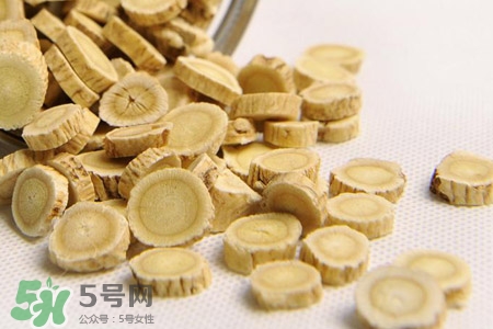 黃芪的營養(yǎng)價(jià)值 黃芪的功效與作用 黃芪的營養(yǎng)價(jià)值 黃芪的功效與作用