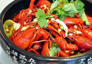 吃小龍蝦可以喝雪碧嗎？小龍蝦和雪碧能一起吃嗎？