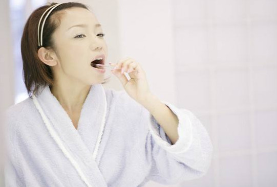 刷牙的時候惡心干嘔是怎么回事？刷牙時惡心干嘔是怎么回事