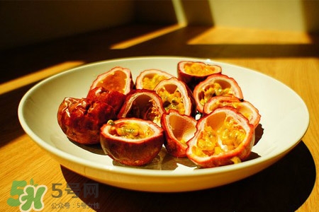 百香果怎么催熟？生的百香果怎么放才熟？