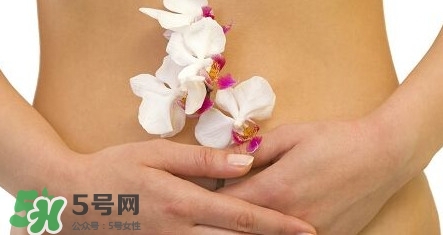 月經(jīng)量少顏色發(fā)黑是怎么回事？月經(jīng)量少怎么辦