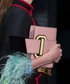 prada緞帶包好看嗎？普拉達(dá)緞帶包怎么樣？