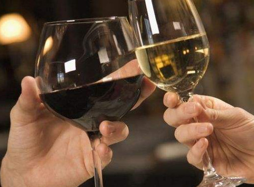 刮痧后可以喝酒嗎？刮痧后可不可以喝酒