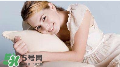 月經量少顏色發(fā)黑是怎么回事？月經量少怎么辦