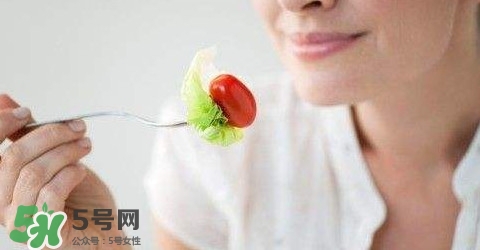 月經量少顏色發(fā)黑是怎么回事？月經量少怎么辦