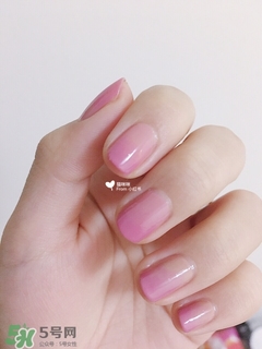 桃花花瓣色漸變指甲油教程 漸變花瓣美甲怎么畫 桃花花瓣色漸變指甲油教程 漸變花瓣美甲怎么畫