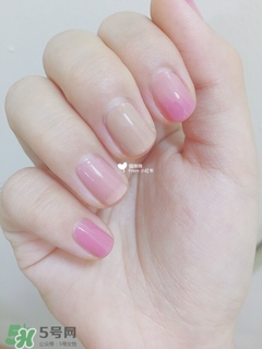 桃花花瓣色漸變指甲油教程 漸變花瓣美甲怎么畫 桃花花瓣色漸變指甲油教程 漸變花瓣美甲怎么畫