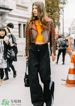 水桶包怎么背好看？水桶包怎么搭配好看？